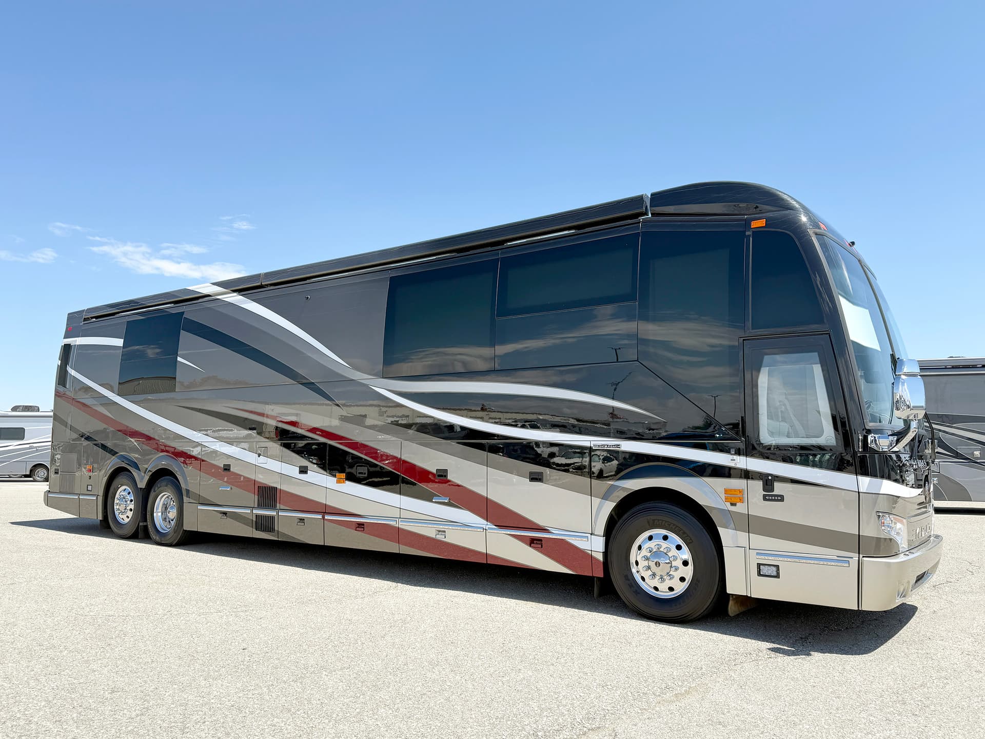 2023 Emerald H3-45 (Double Slide)