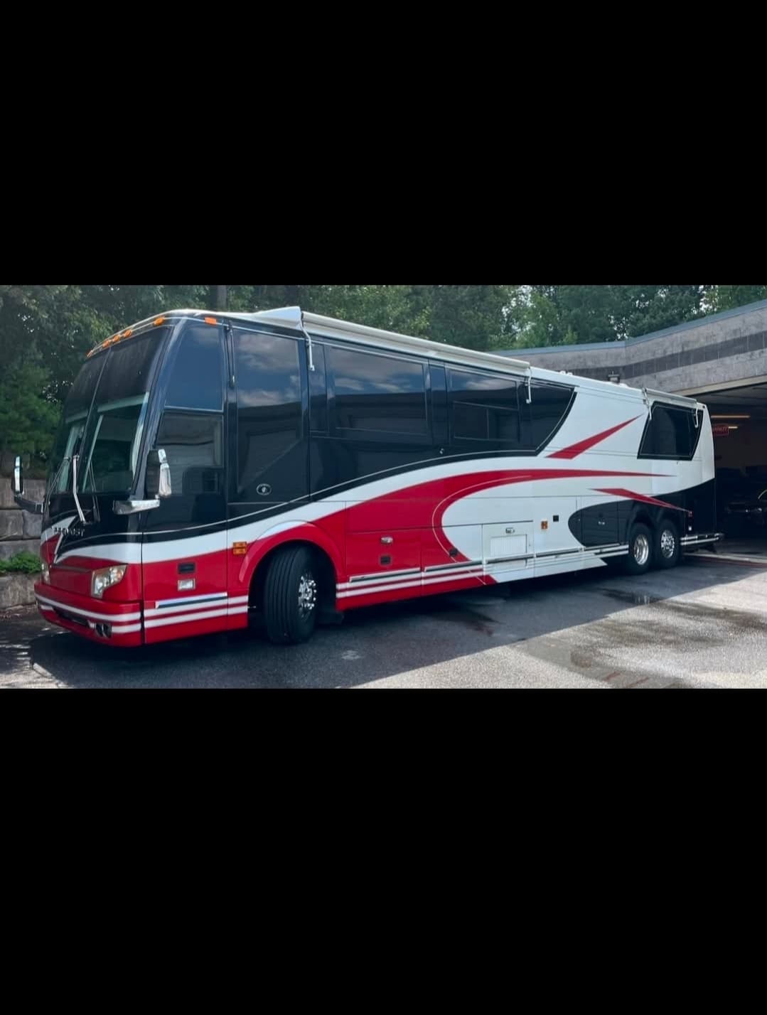 2000 Prevost H3-45 Featherlite Vantare