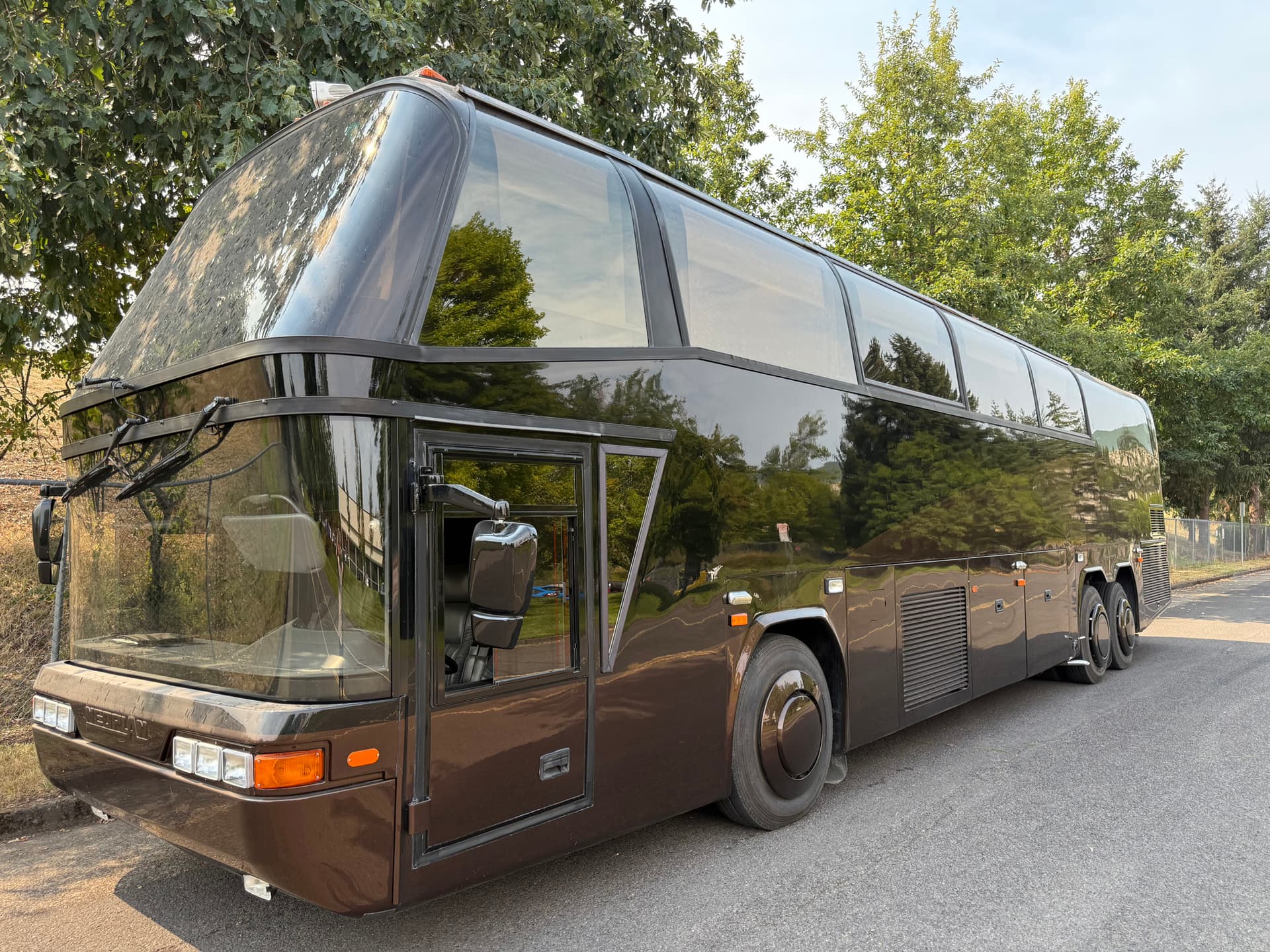 1996 Marathon, Neoplan, Spaceliner, Customizable Interior/Exterior by Coach Pro!