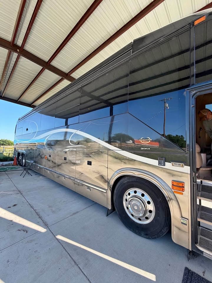 2005 Prevost Marathon Coach