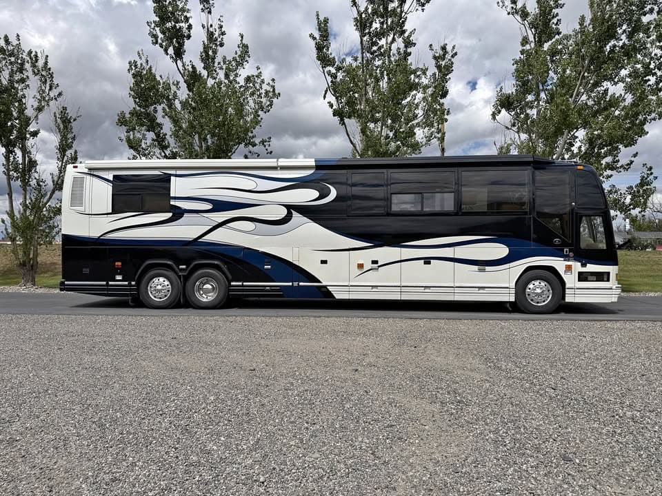 2003 Prevost Featherlite