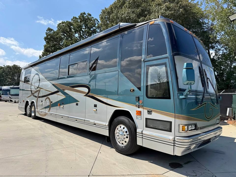 2002 Prevost Featherlite