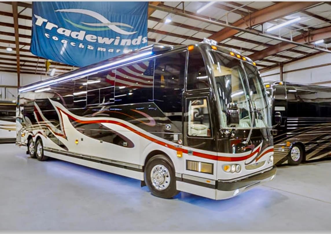 2006 Featherlite Vantare H3-45-S2 in Daytona Beach, FL