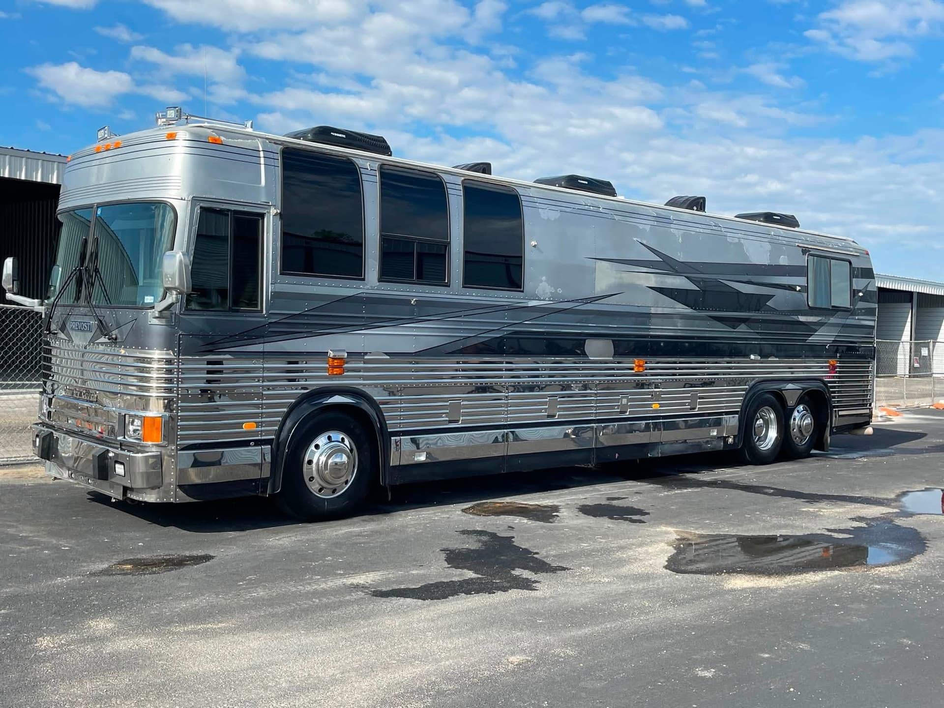 Prevost XL Country Coach