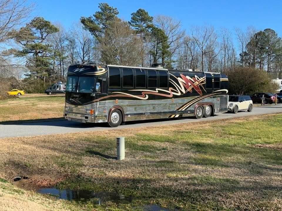 Prevost 45’ Featherlite